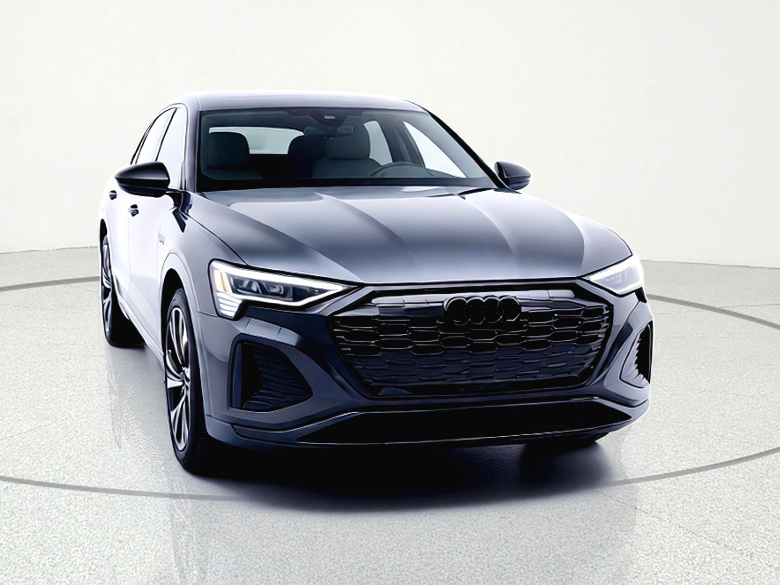 Used 2024 Audi Q8 e-tron Prestige w/ Prestige Package image 5