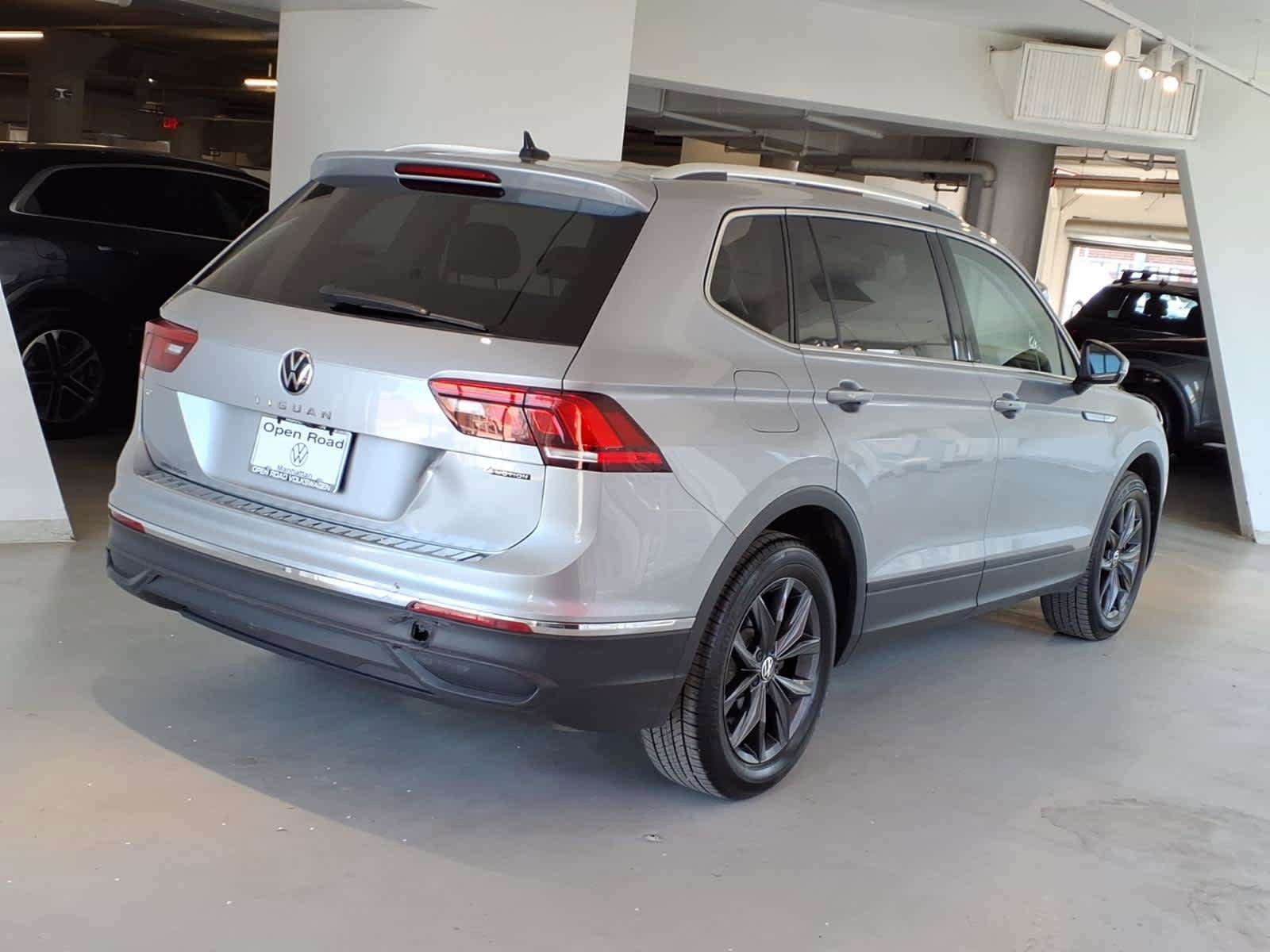 Certified 2023 Volkswagen Tiguan SE w/ Panoramic Sunroof Package AWD/4WD image 4