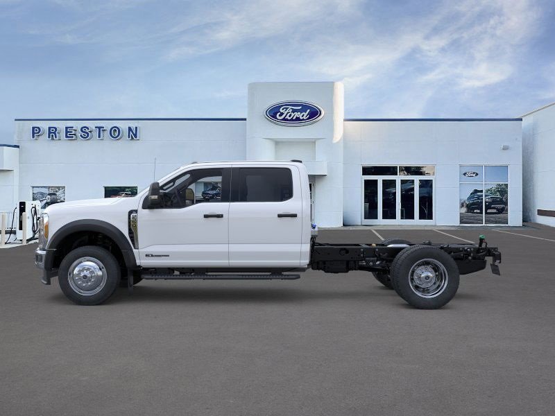 New 2026 Ford F550 4x4 Crew Cab image 3