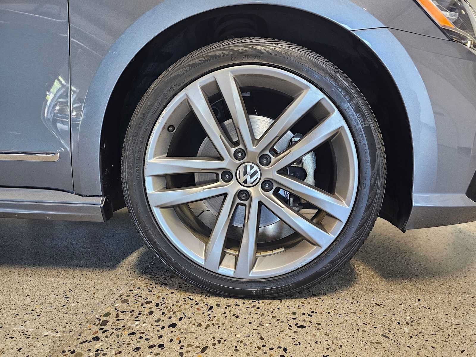 Used 2019 Volkswagen Passat 2.0T SE R-Line FWD image 9