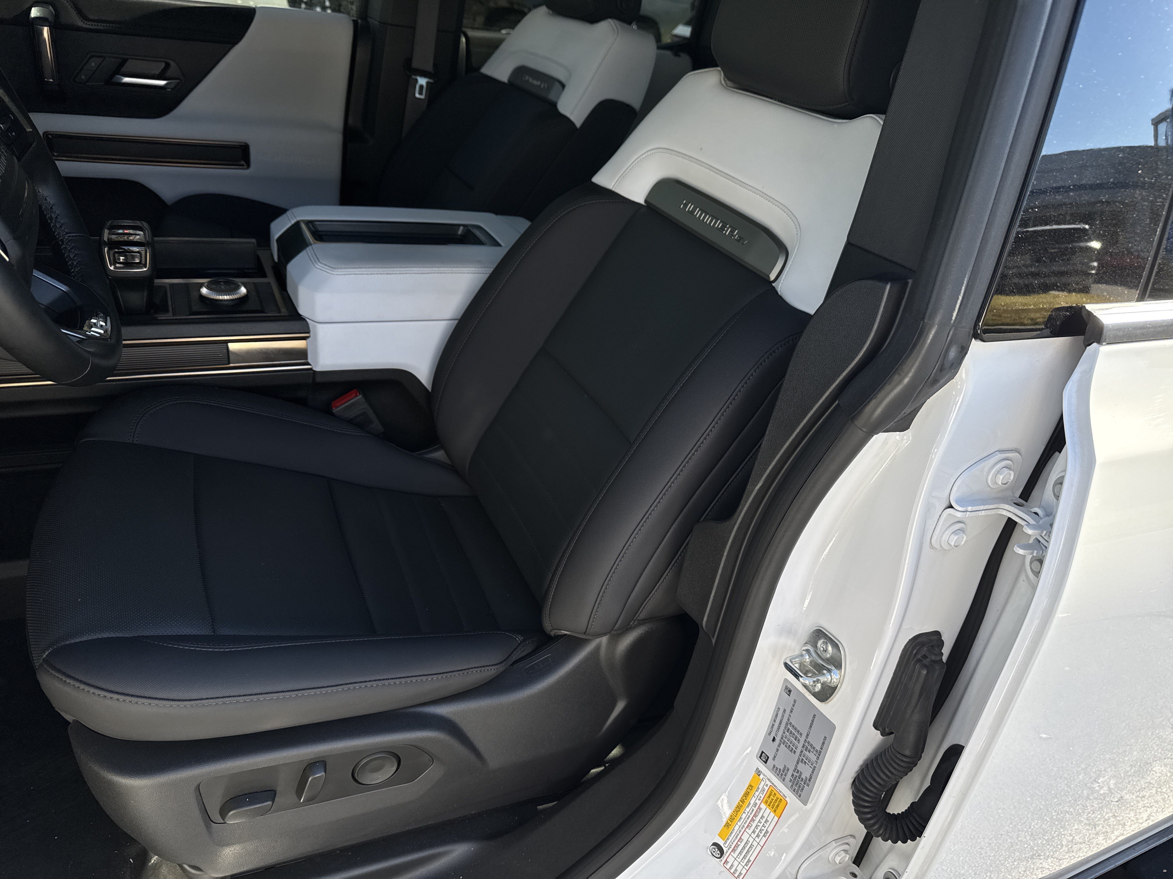 Used 2025 GMC Hummer EV 3X w/ LPO, Sport Package AWD/4WD image 9
