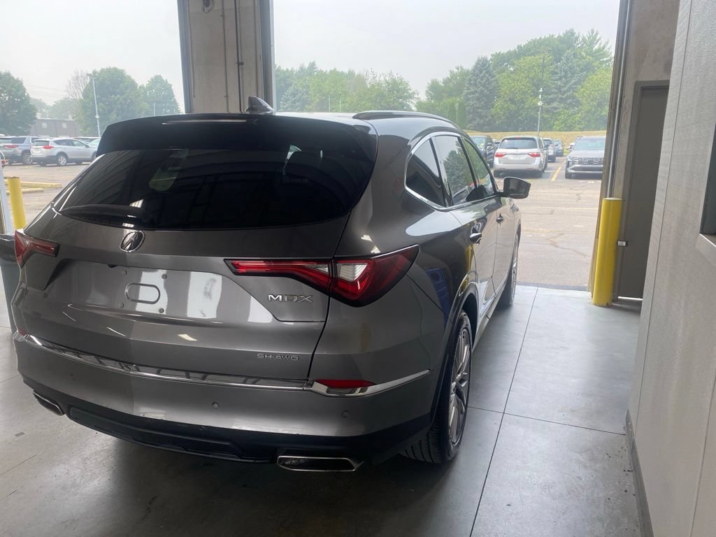 Used 2023 Acura MDX SH-AWD w/ Advance Package image 4