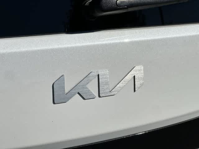 Used 2025 Kia Soul LX w/ LX Technology Package FWD image 16