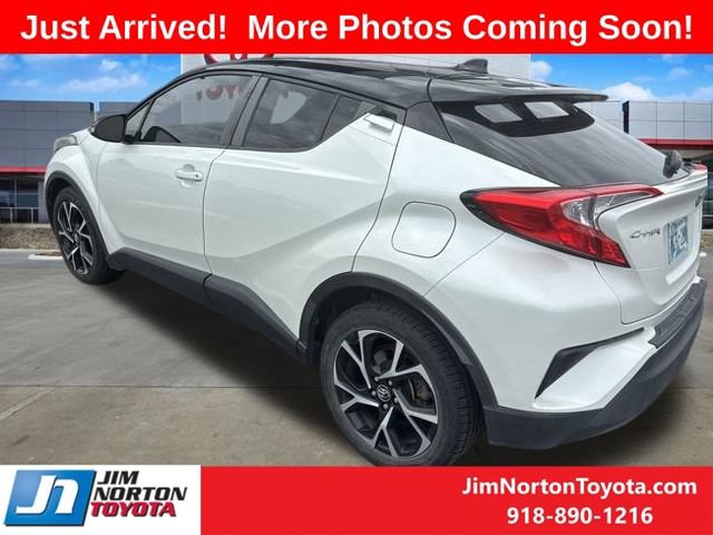 Used 2019 Toyota C-HR XLE FWD image 2