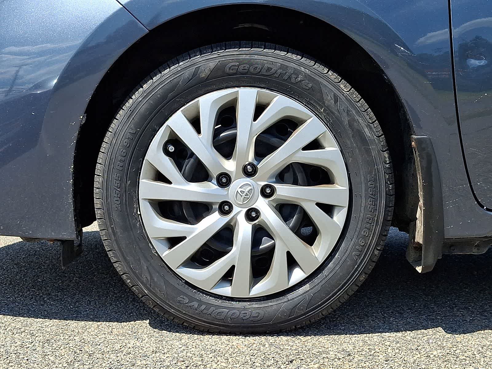 Certified 2018 Toyota Corolla LE FWD image 10