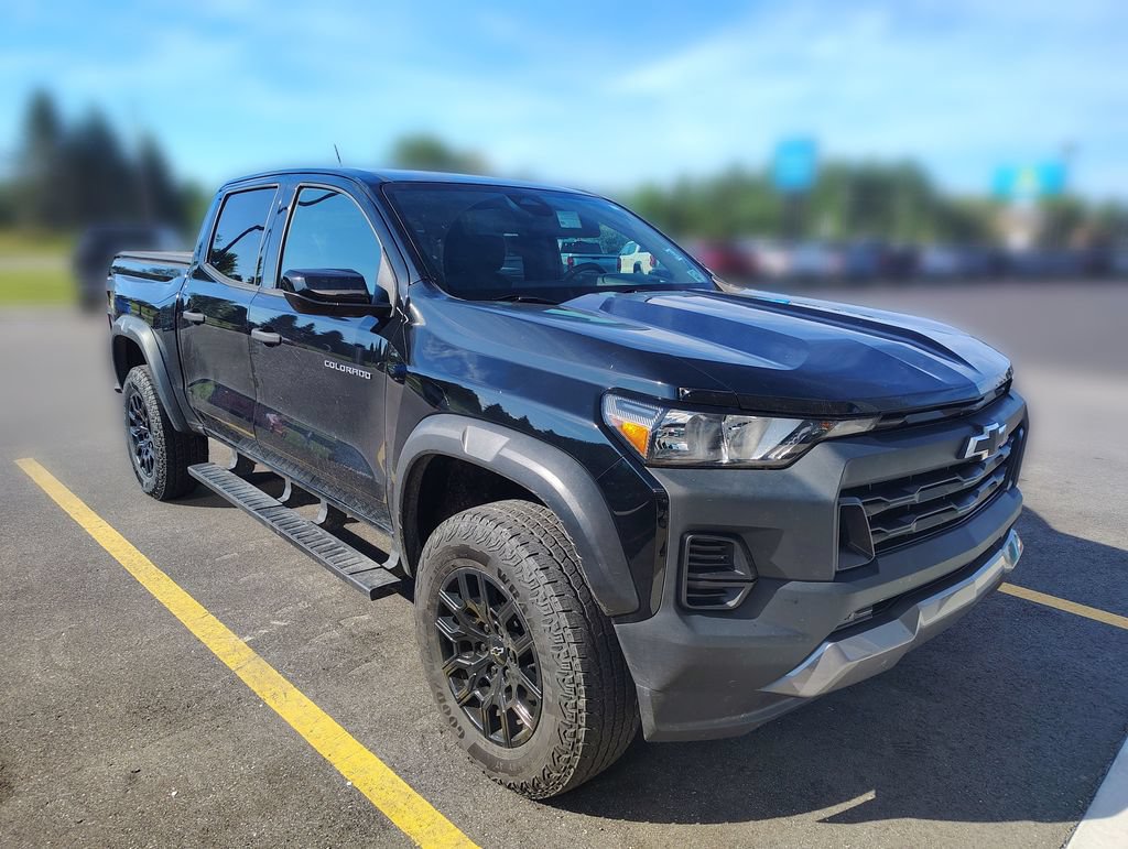 Used 2024 Chevrolet Colorado Trail Boss w/ Advanced Trailering Package AWD/4WD image 3