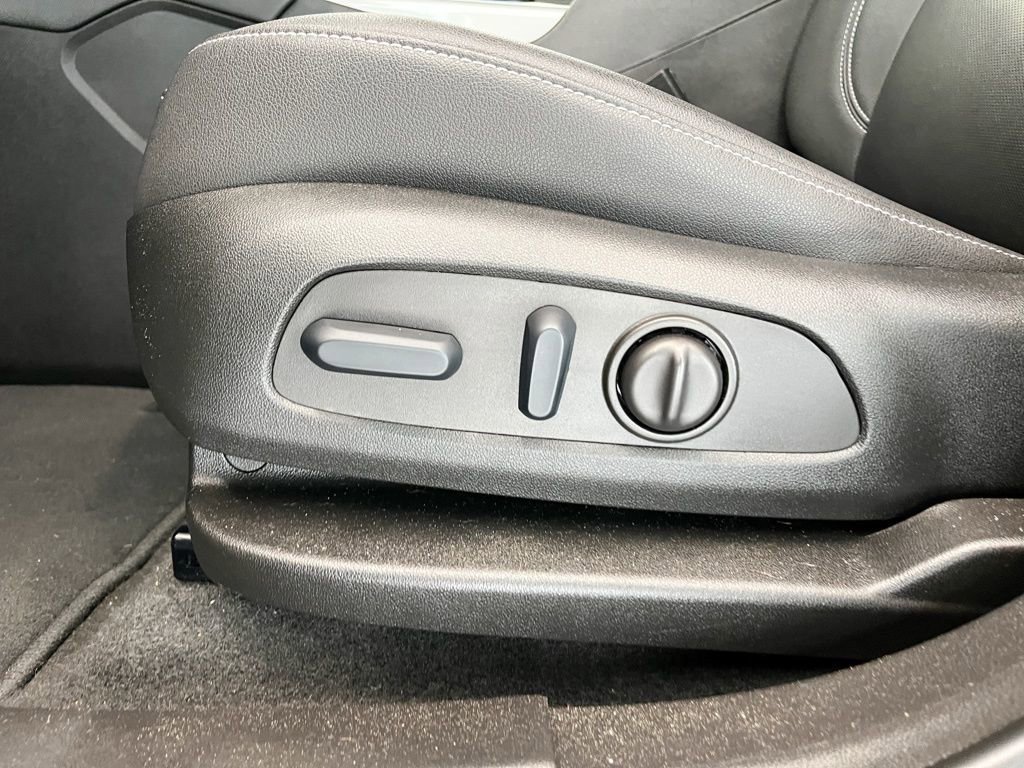 Used 2023 Chevrolet Blazer LT image 16