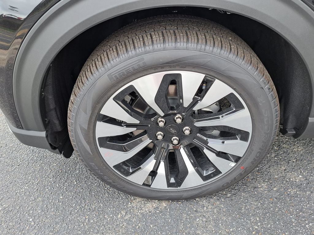 New 2026 Ford Explorer Platinum w/ LUX Leather Package AWD/4WD image 18