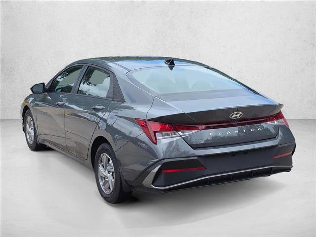 Used 2025 Hyundai Elantra SE FWD image 7
