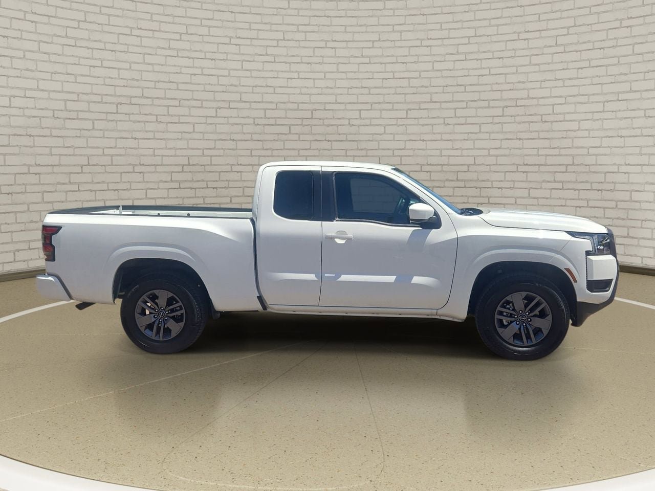 Certified 2025 Nissan Frontier SV RWD image 4