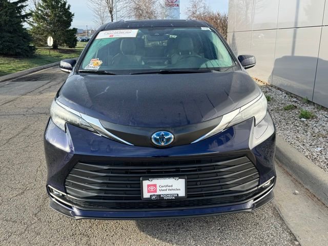 Certified 2025 Toyota Sienna XLE image 37
