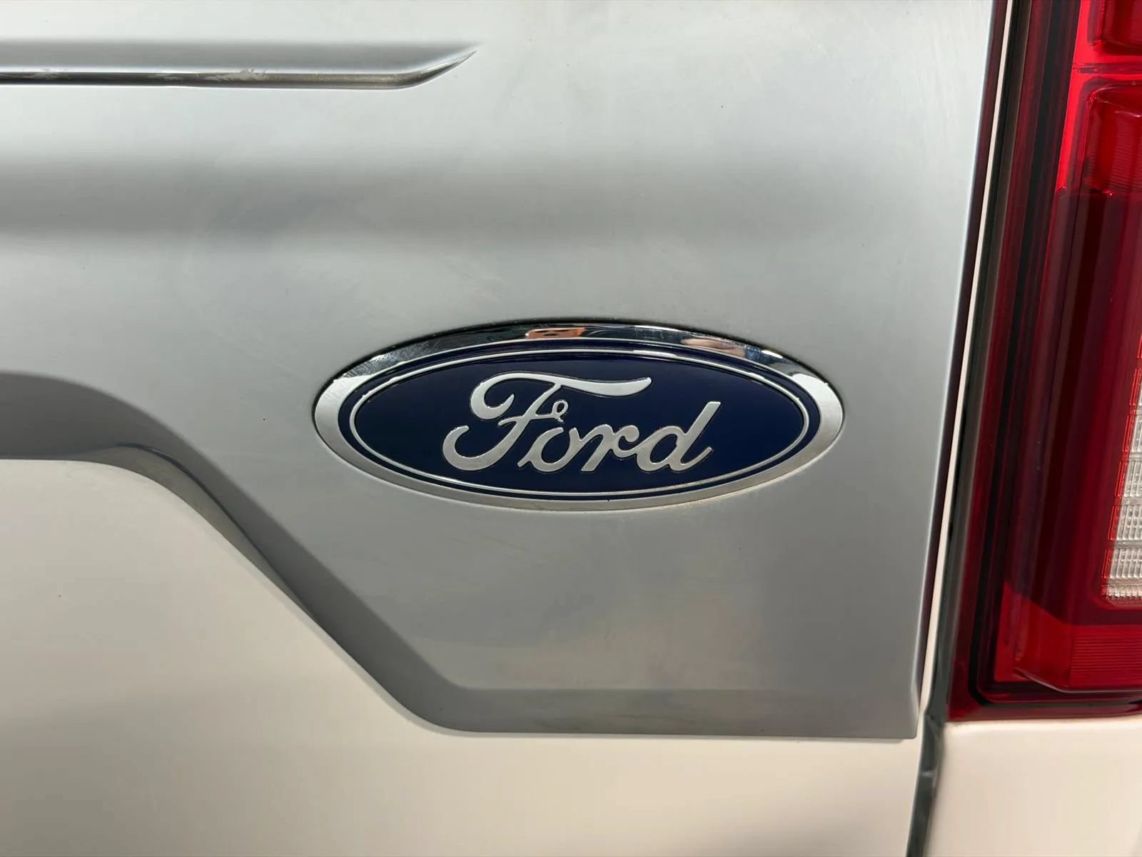 Used 2018 Ford F150 Platinum w/ Equipment Group 701A Luxury AWD/4WD image 13