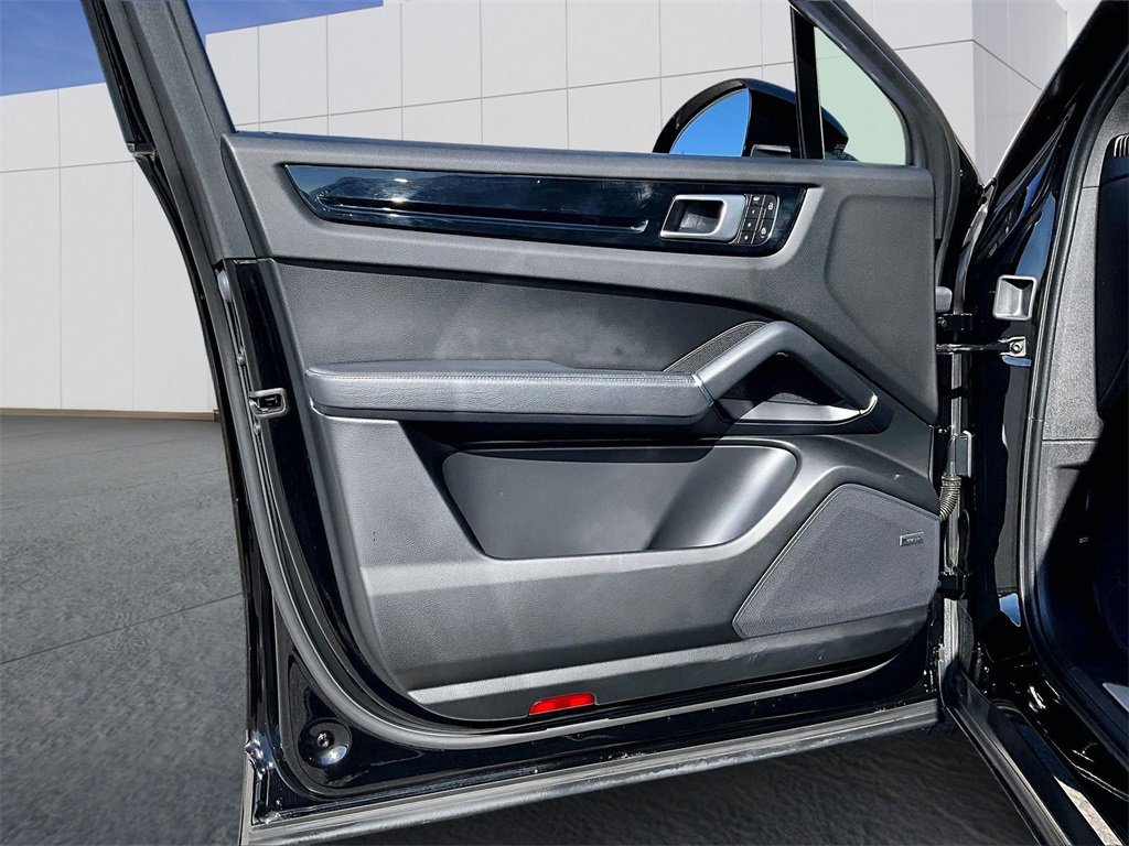 Used 2022 Porsche Cayenne image 19