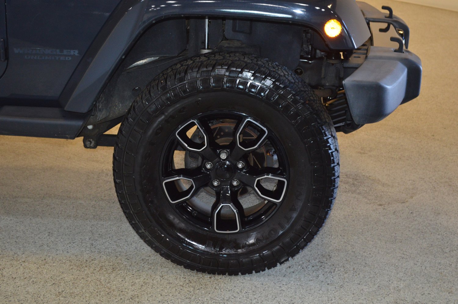 Used 2017 Jeep Wrangler Unlimited Sahara image 9