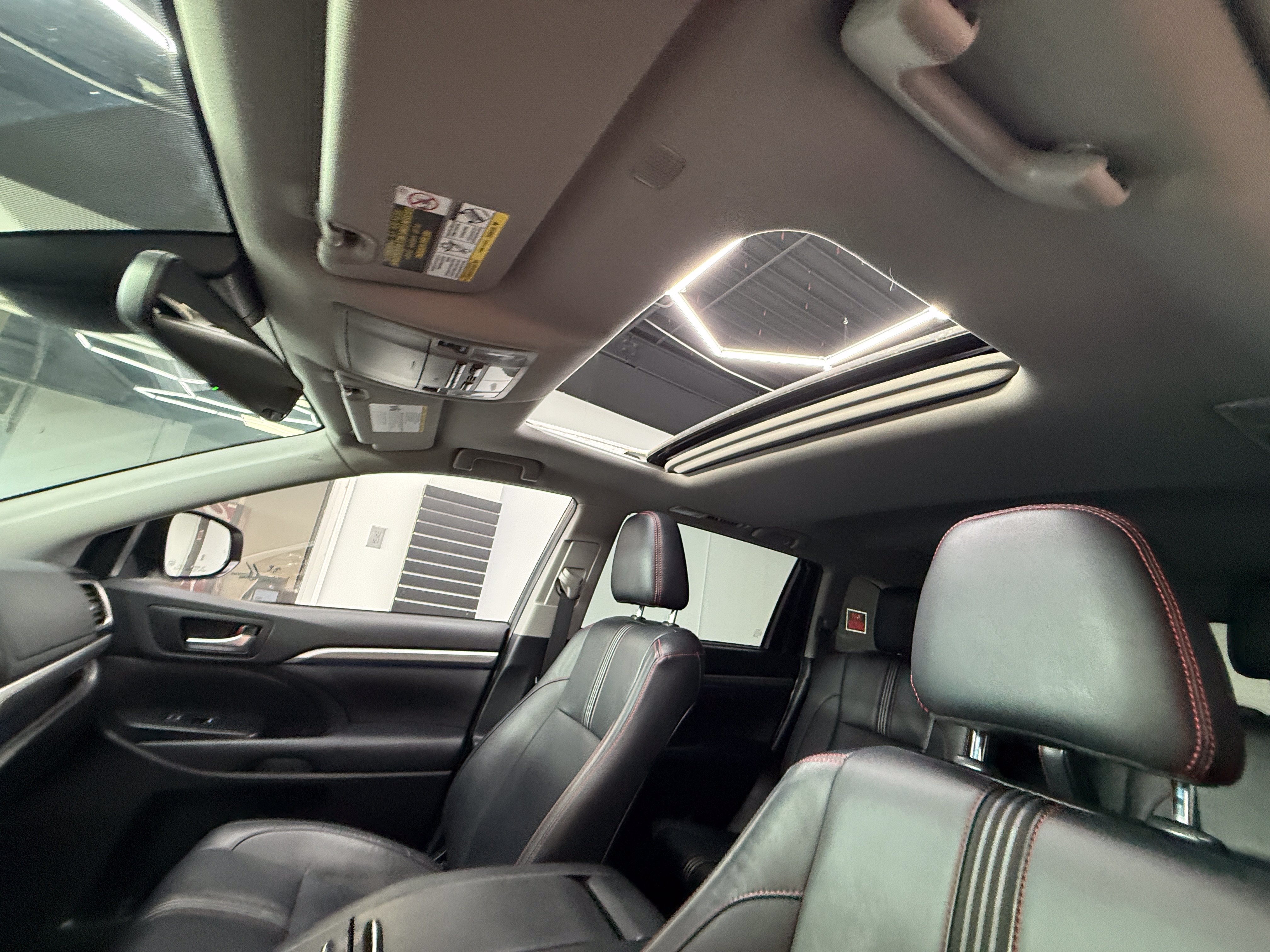 Used 2019 Toyota Highlander XLE AWD/4WD image 10
