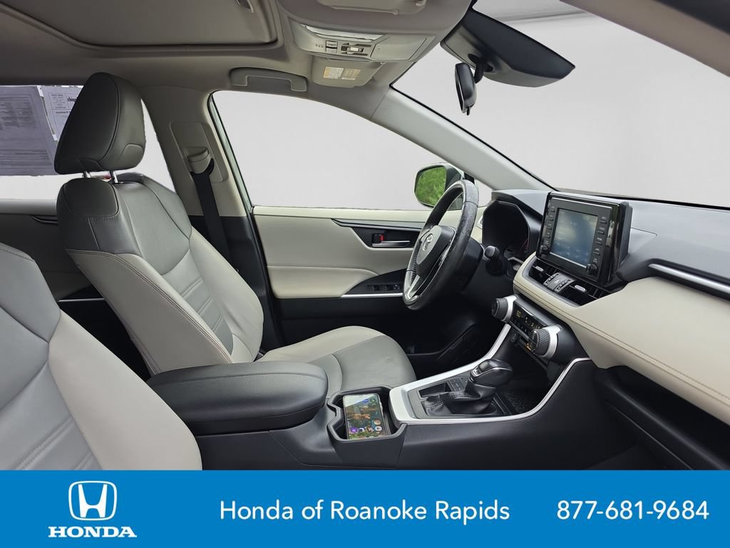 Used 2019 Toyota RAV4 XLE Premium FWD image 17
