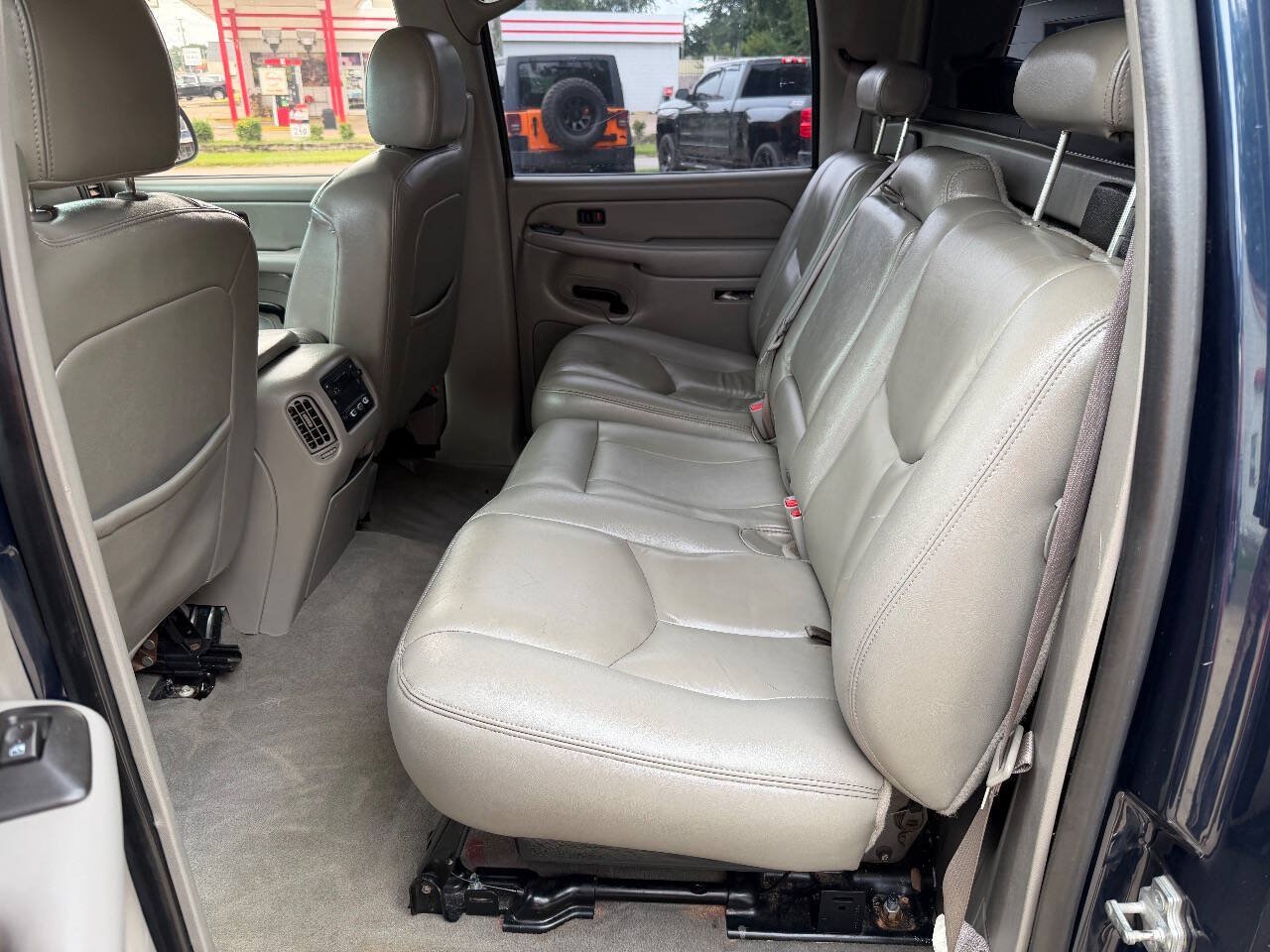 Used 2006 Chevrolet Avalanche Z71 w/ Sun And Sound Package AWD/4WD image 13