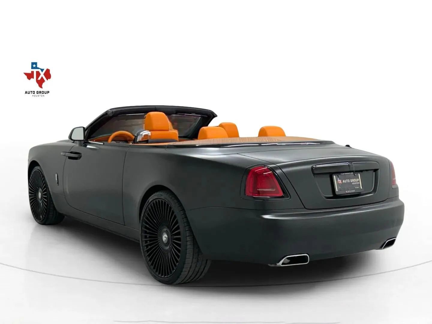 Used 2017 Rolls-Royce Dawn image 5