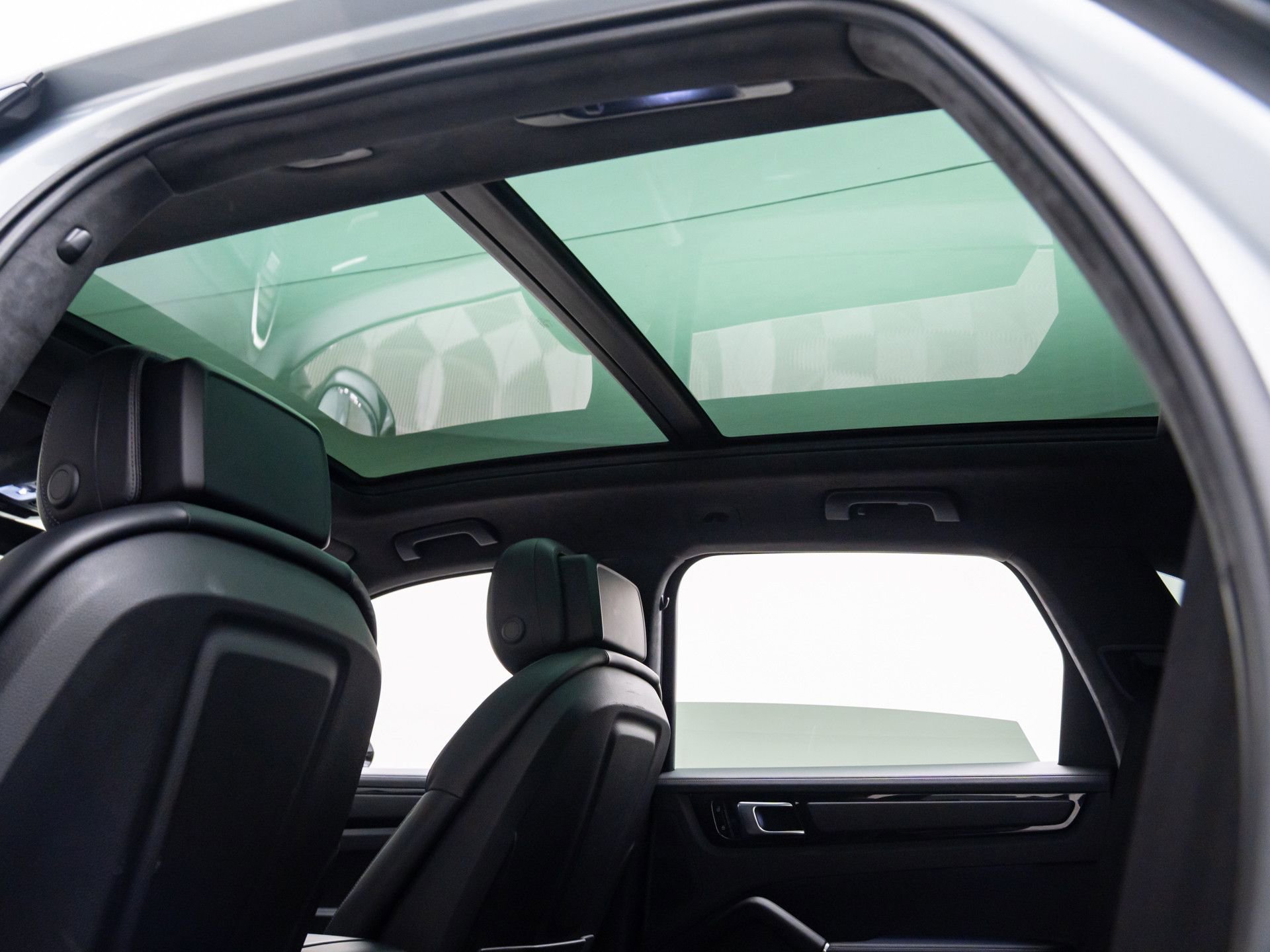 Used 2021 Porsche Cayenne GTS image 18