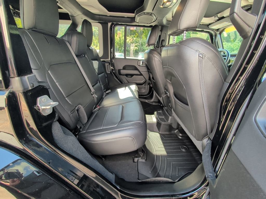 Used 2022 Jeep Wrangler Unlimited Sahara image 16