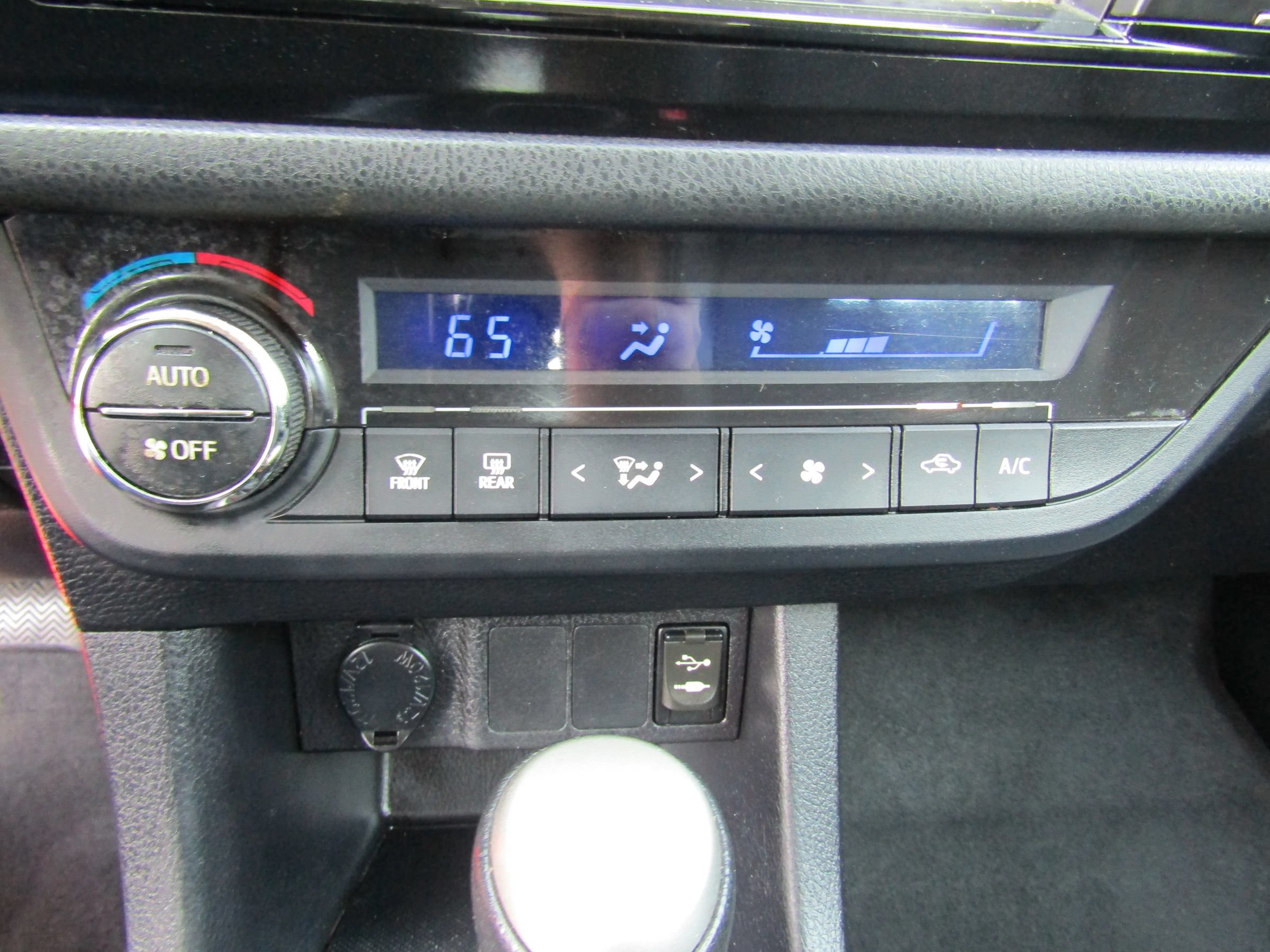 Used 2015 Toyota Corolla S FWD image 24