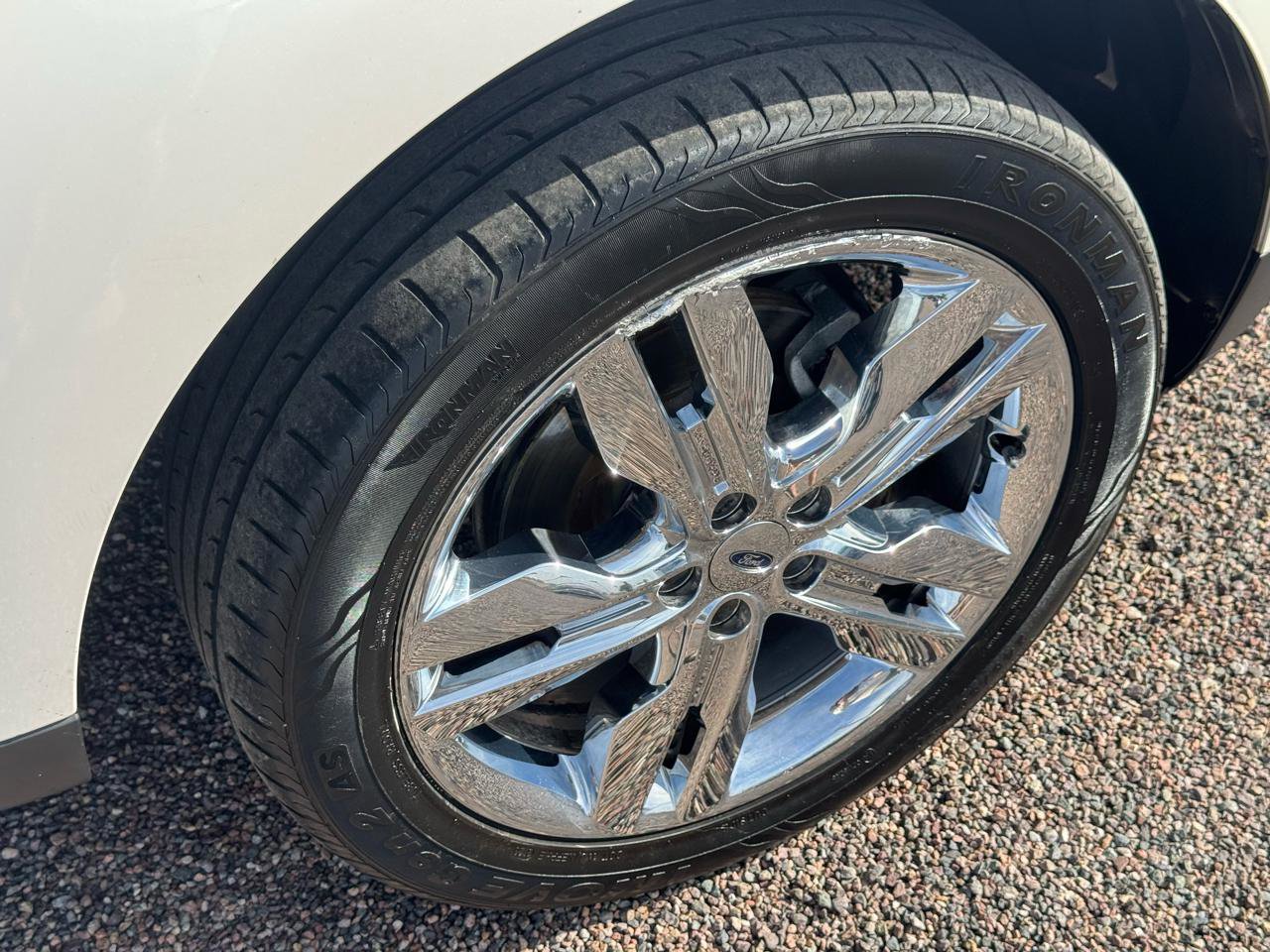 Used 2012 Ford Edge Limited FWD image 16