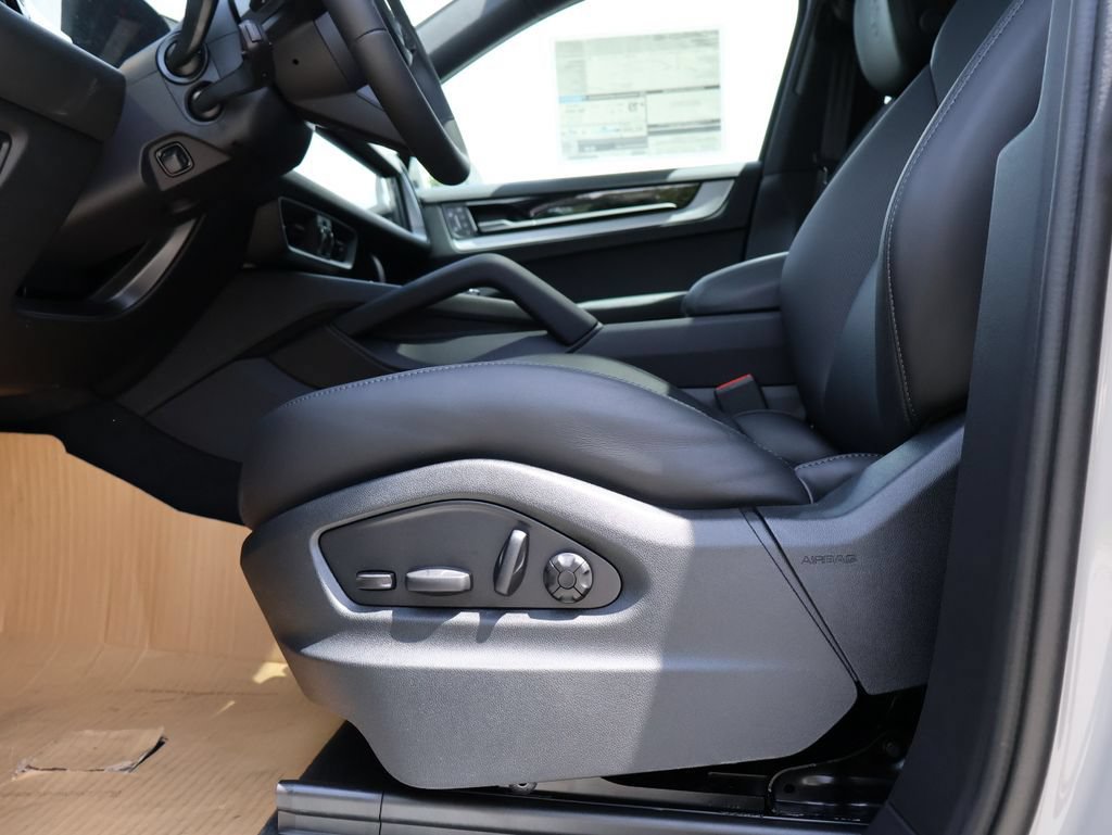 New 2026 Porsche Cayenne Coupe AWD/4WD image 37