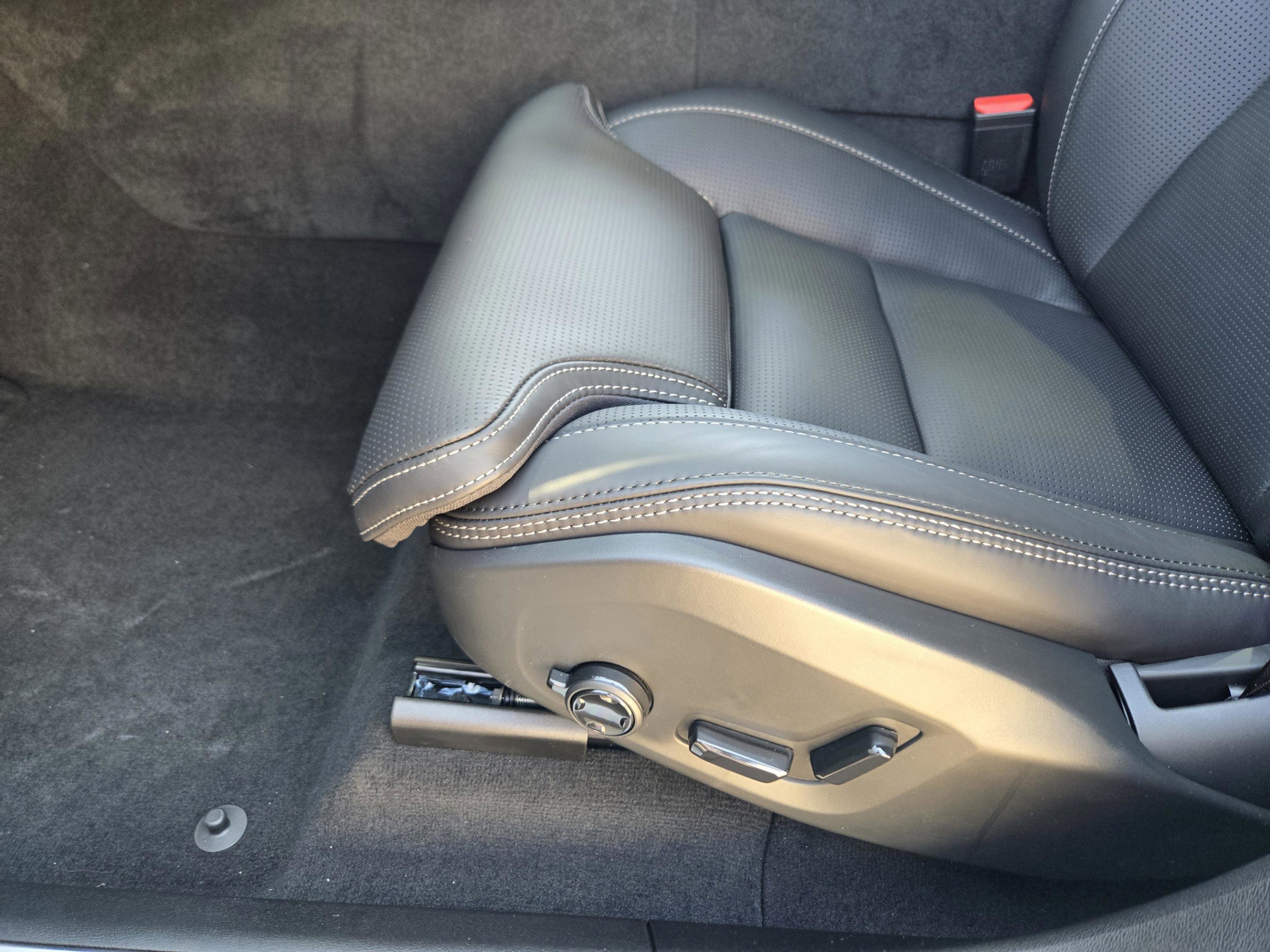 New 2026 Volvo XC60 T8 Ultra w/ Protection Package Premier image 21