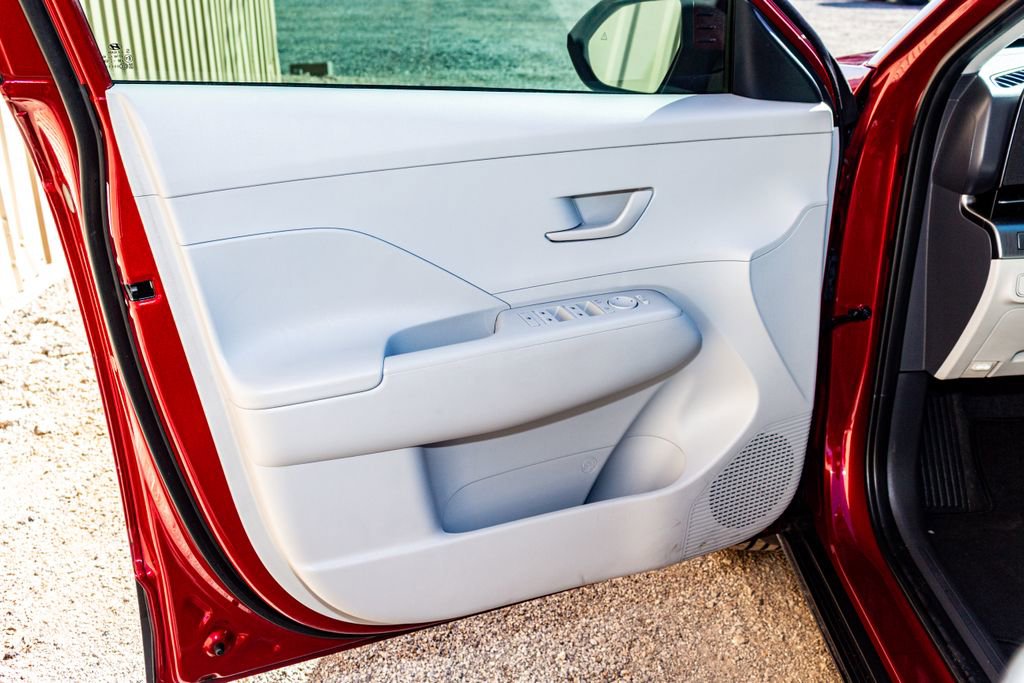 Used 2024 Hyundai Kona SE image 22