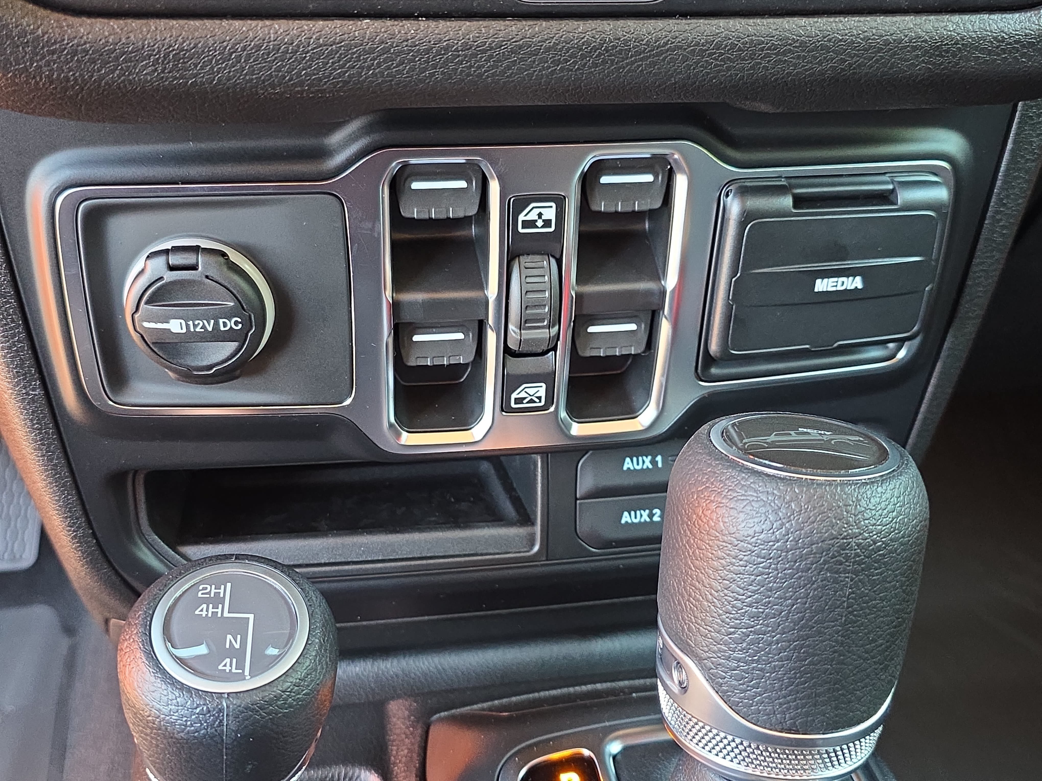 New 2026 Jeep Gladiator Sport AWD/4WD image 25