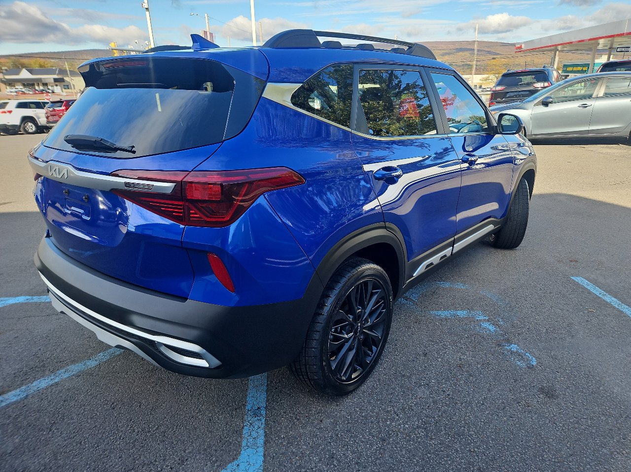 Used 2022 Kia Seltos Nightfall Edition image 3