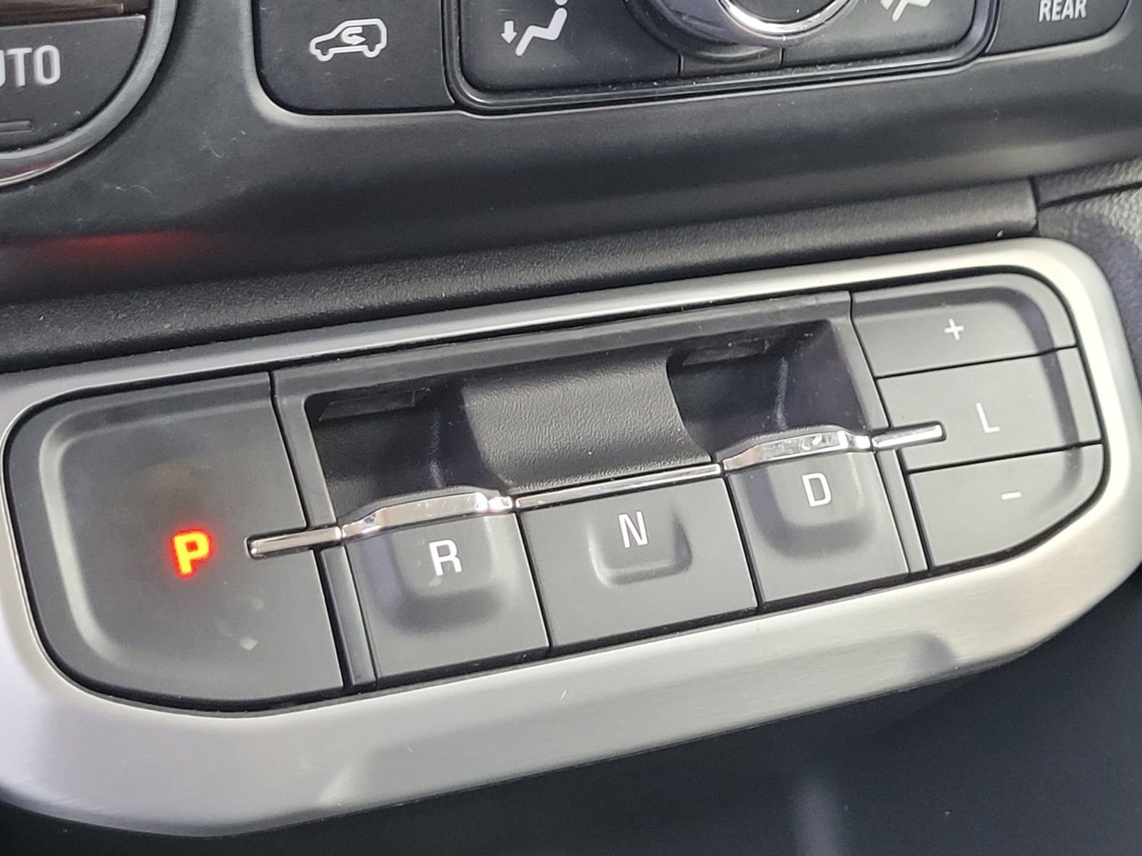 Used 2022 GMC Acadia SLE image 20