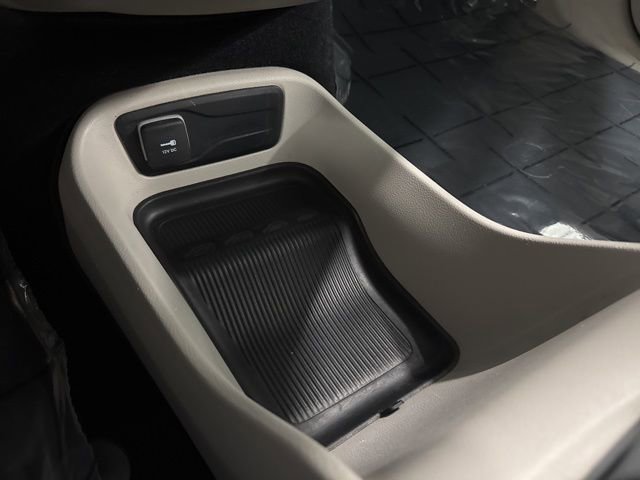 Used 2023 Chrysler Voyager LX image 47