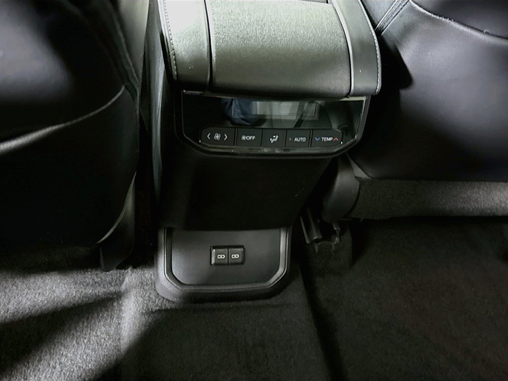 Certified 2022 Toyota Highlander XLE AWD/4WD image 29