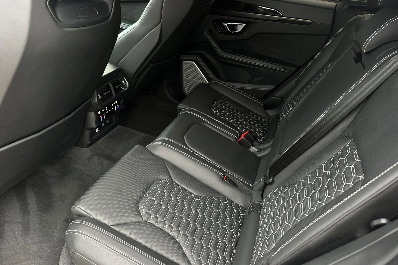 Used 2022 Lamborghini Urus image 10