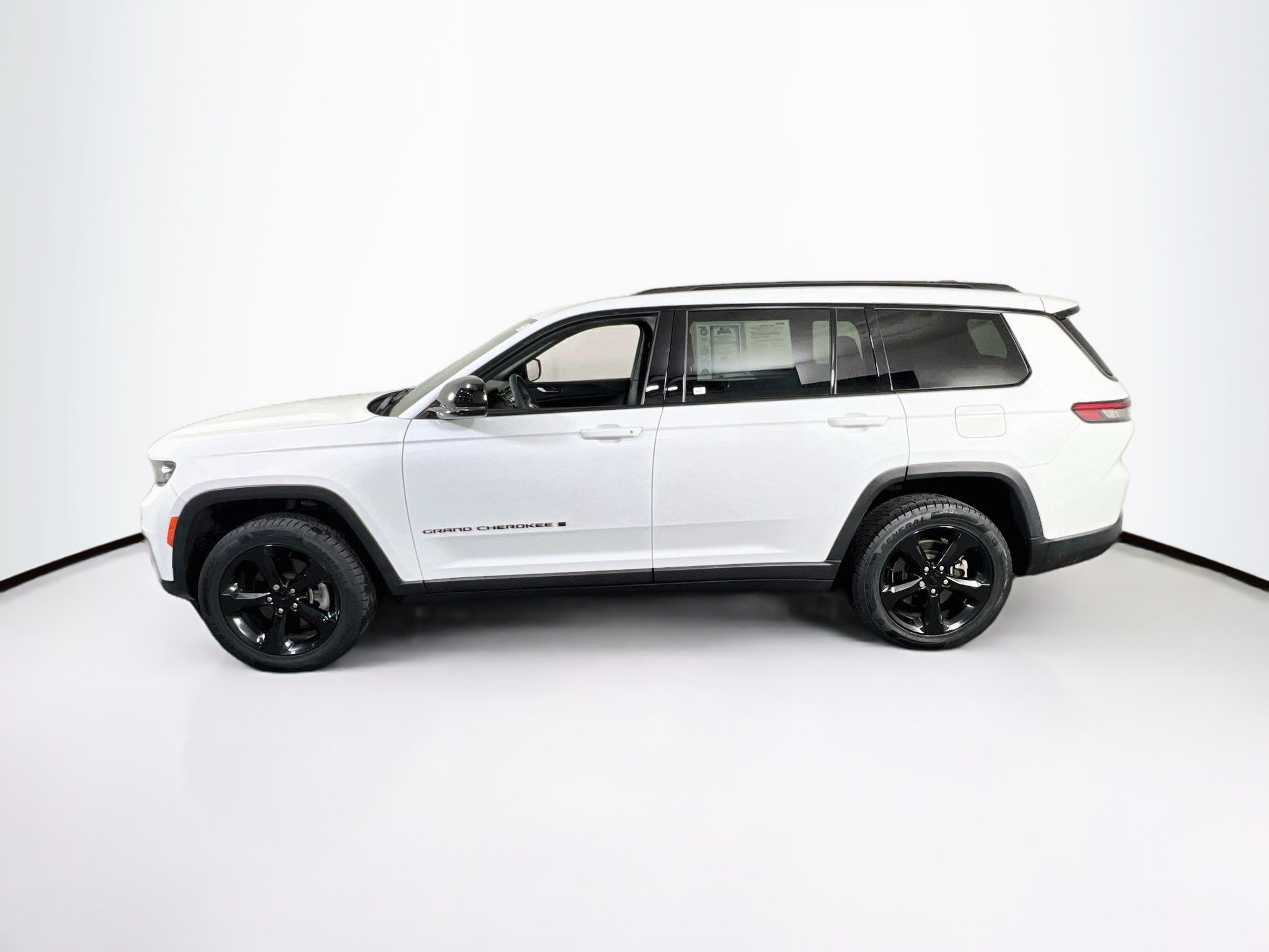 Used 2023 Jeep Grand Cherokee L Laredo AWD/4WD image 8