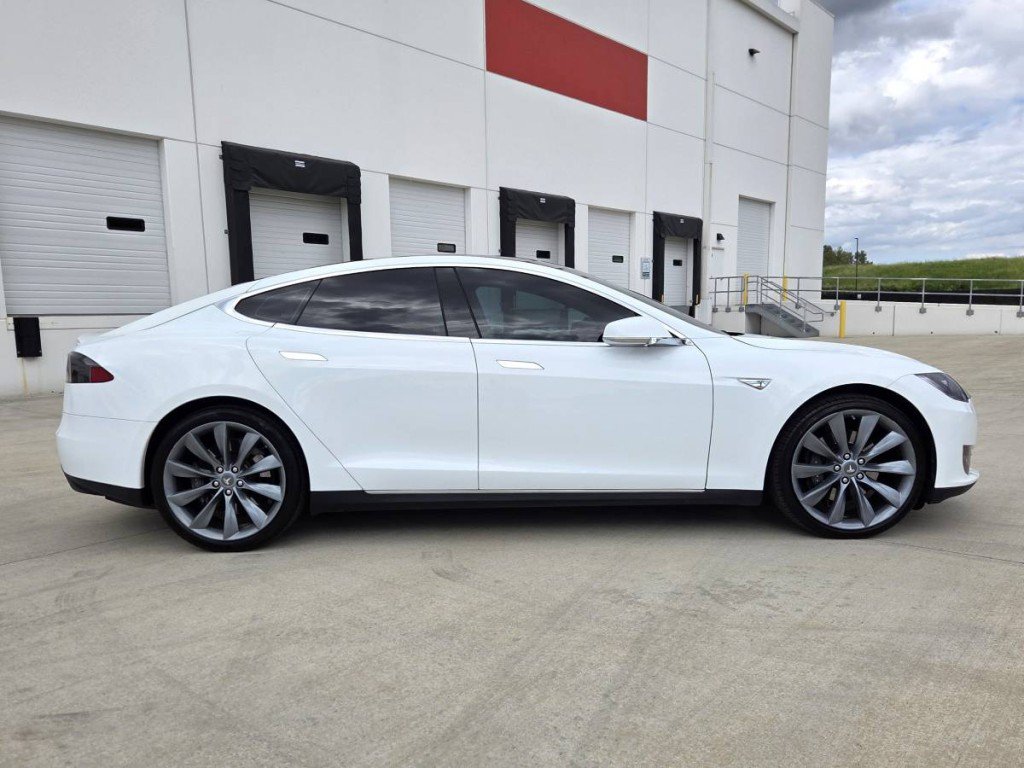 Used 2014 Tesla Model S 85 RWD image 4