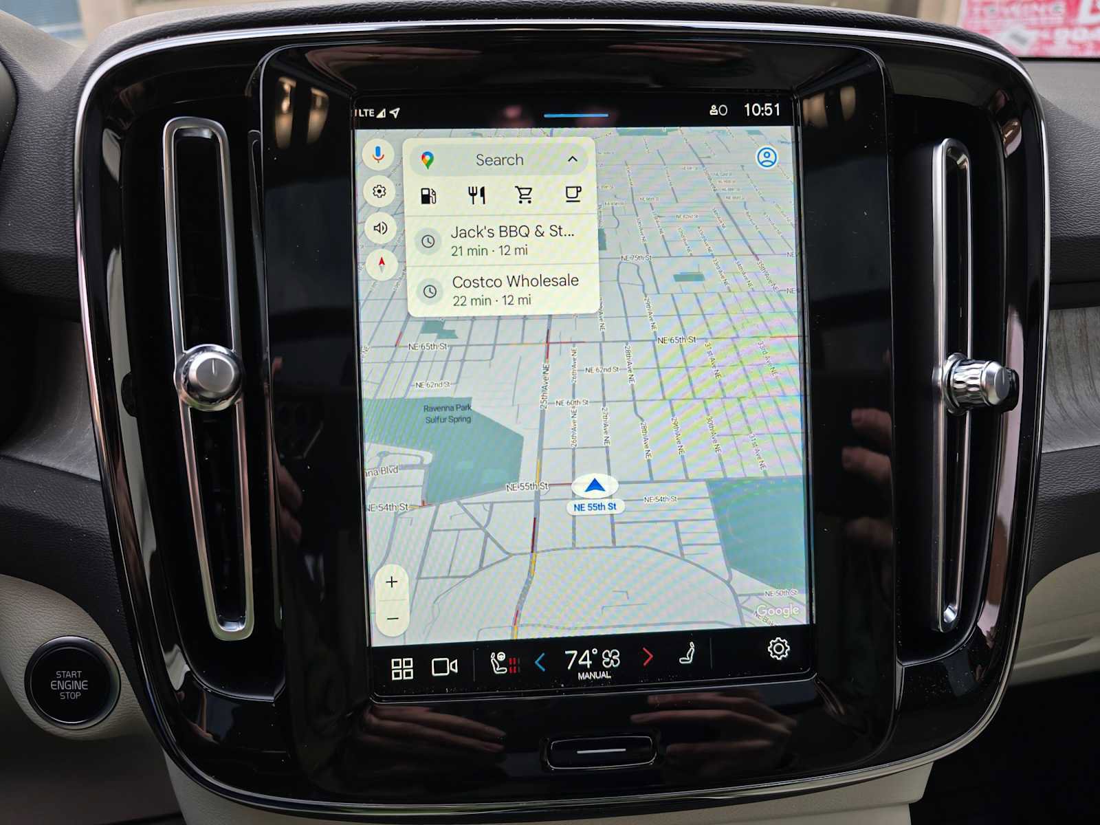 Certified 2024 Volvo XC40 B5 Ultimate w/ Climate Package image 38