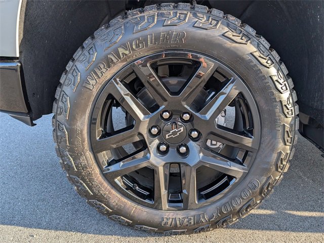 New 2026 Chevrolet Silverado 1500 Custom Trail Boss w/ LPO, Dark Essentials Package image 12