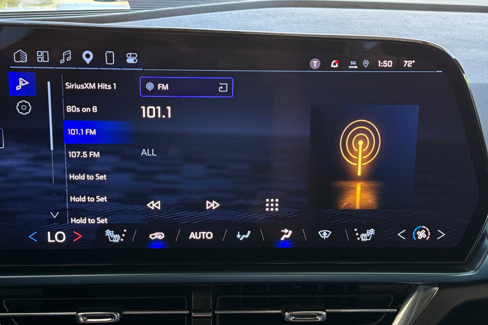 Used 2024 Chevrolet Equinox EV LT FWD image 29