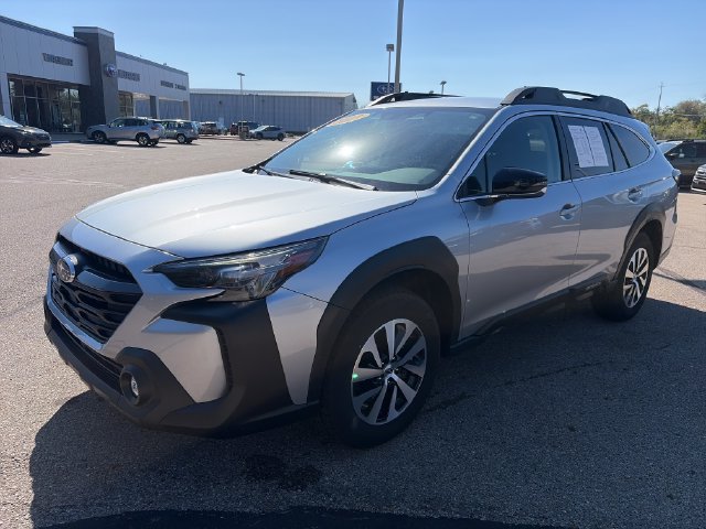 Certified 2025 Subaru Outback Premium w/ Popular Package #1A AWD/4WD image 3