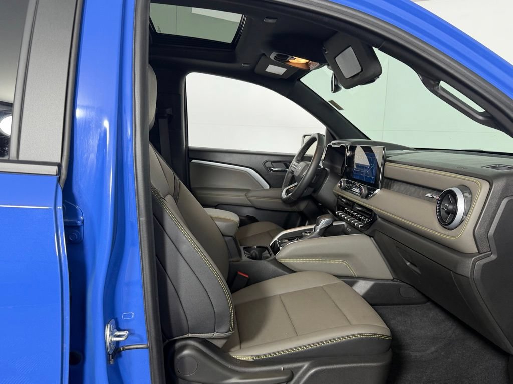 Used 2025 Chevrolet Colorado ZR2 w/ Technology Package AWD/4WD image 33