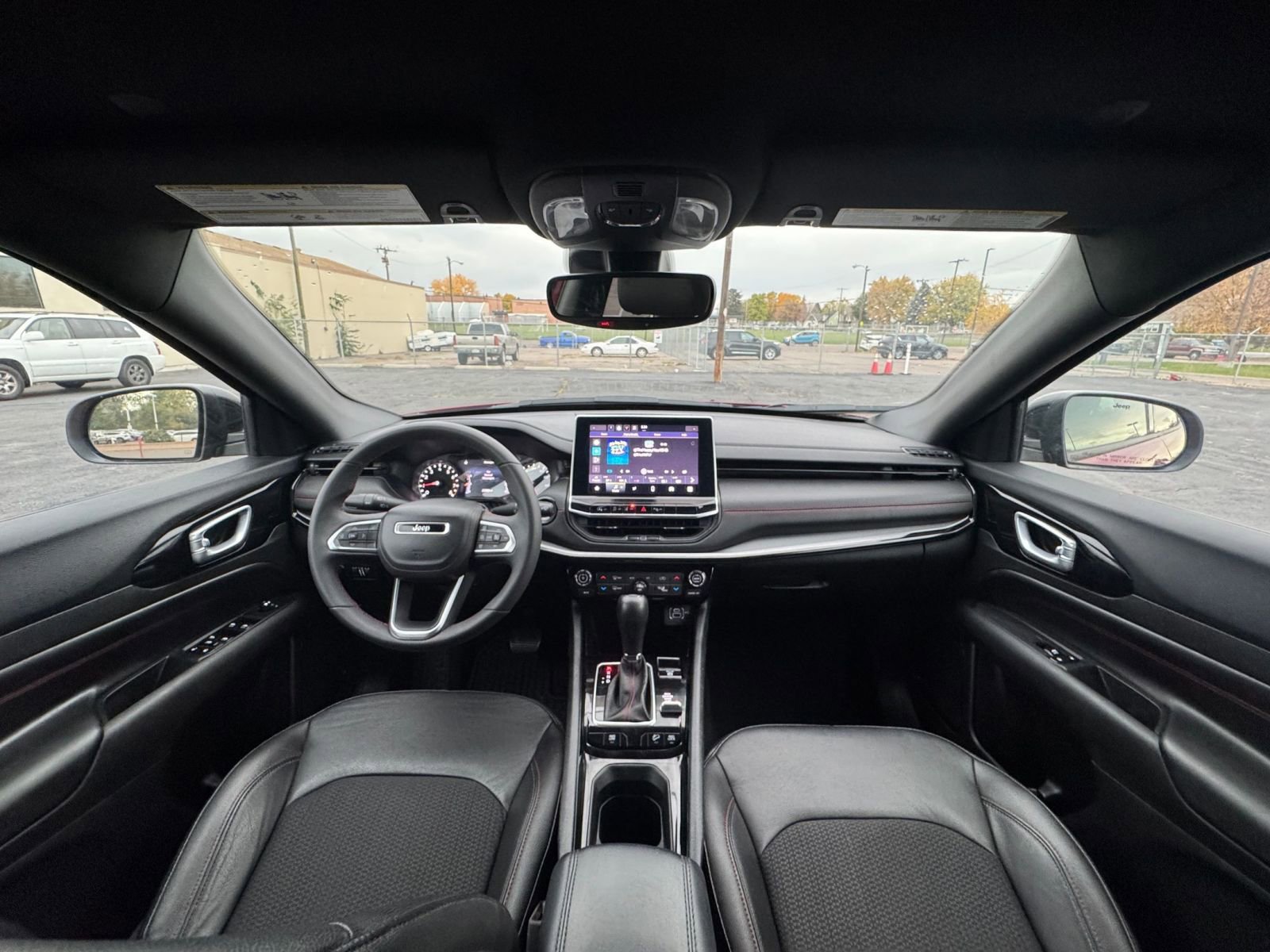 Used 2025 Jeep Compass Trailhawk image 32