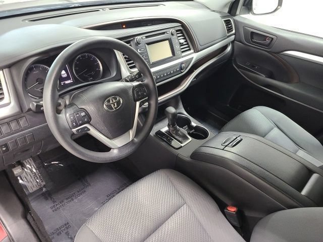 Certified 2019 Toyota Highlander LE FWD image 22