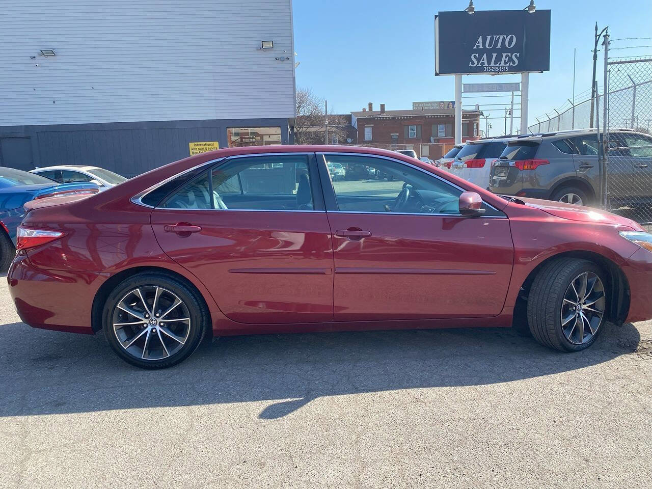 Used 2015 Toyota Camry XSE image 5