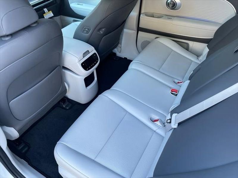 New 2026 Hyundai Ioniq 9 SEL w/ Tow & Go Package AWD/4WD image 17