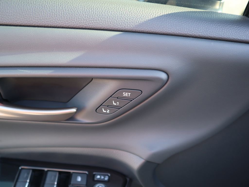 Used 2024 Toyota Crown Limited image 20