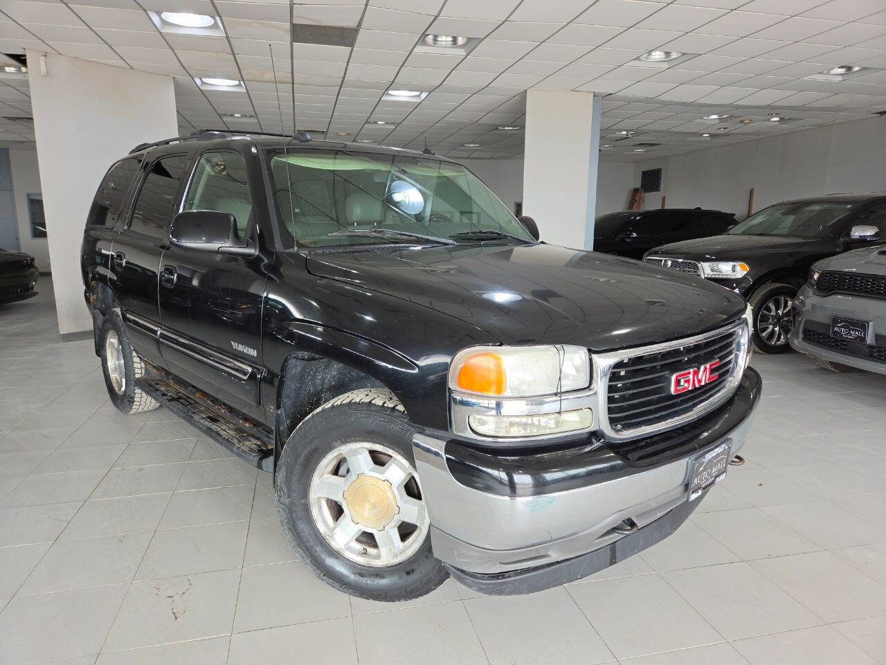 Used 2005 GMC Yukon SLT w/ SLT Preferred Equipment Group AWD/4WD image 1