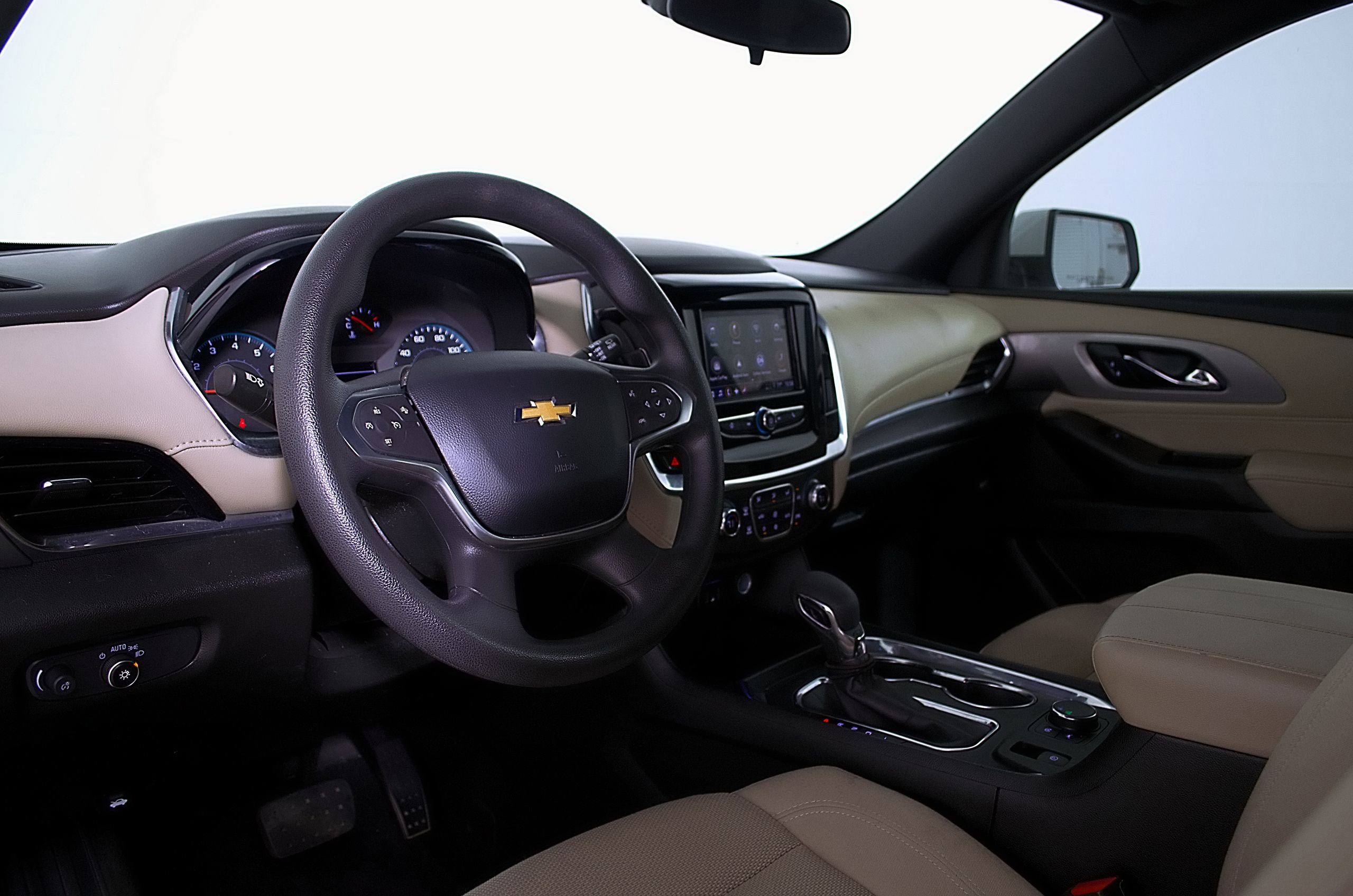 Used 2023 Chevrolet Traverse LS w/ Safety Package FWD image 12