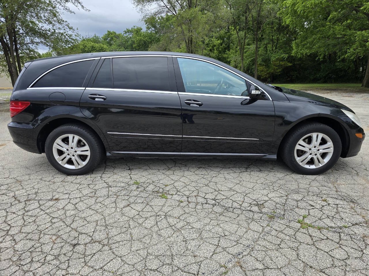 Used 2007 Mercedes-Benz R 500 4MATIC w/ P2 Pkg image 4